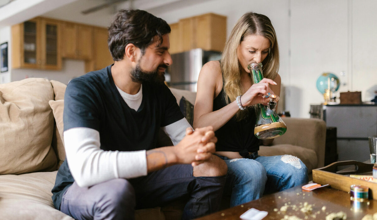 how to clean a bong